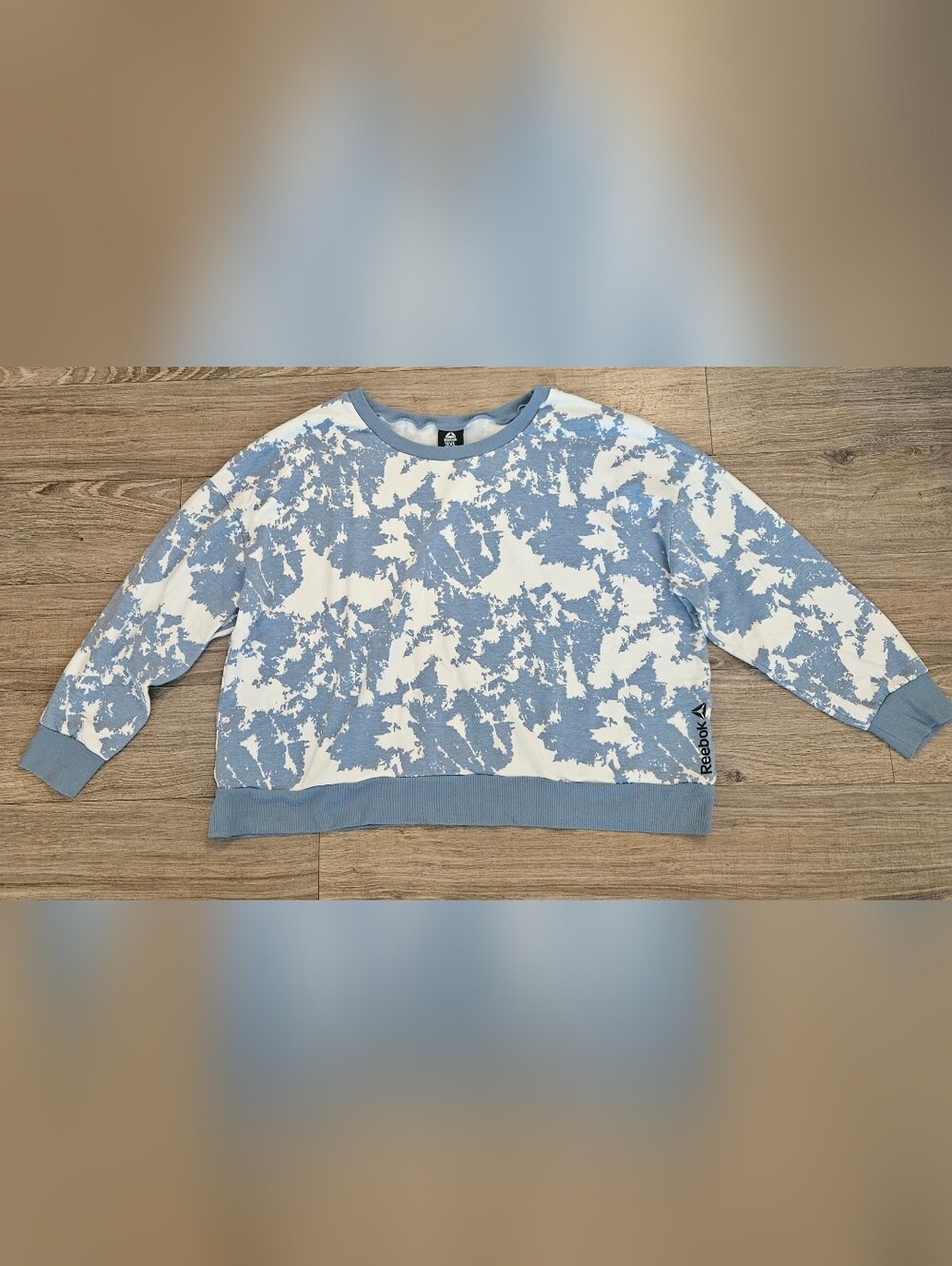 Reebok 3XL Cropped‎ Light Blue and White Tie-Dye Crewneck Sweatshirt